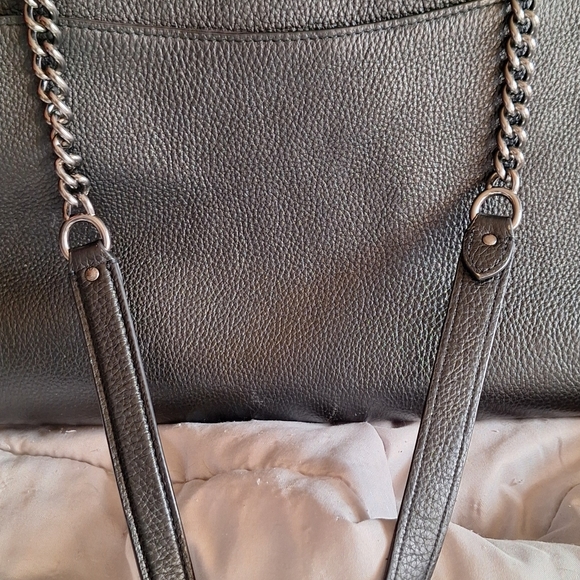 A 1 yrs old Coach pocketbook - Picture 3 of 5